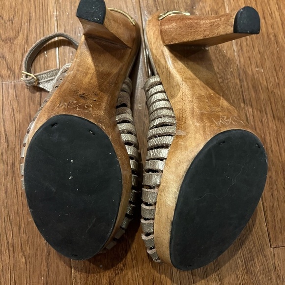Michael Michael Kors Wooden Heel Sandals Retro Gold Size 5.5 - Picture 3 of 6